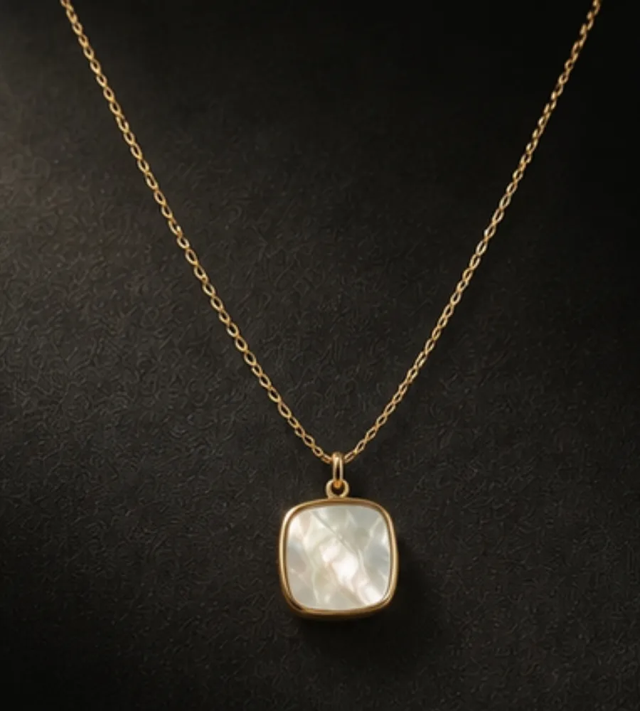 WOMAN GOLD COLGANTE — Acabado sofisticado