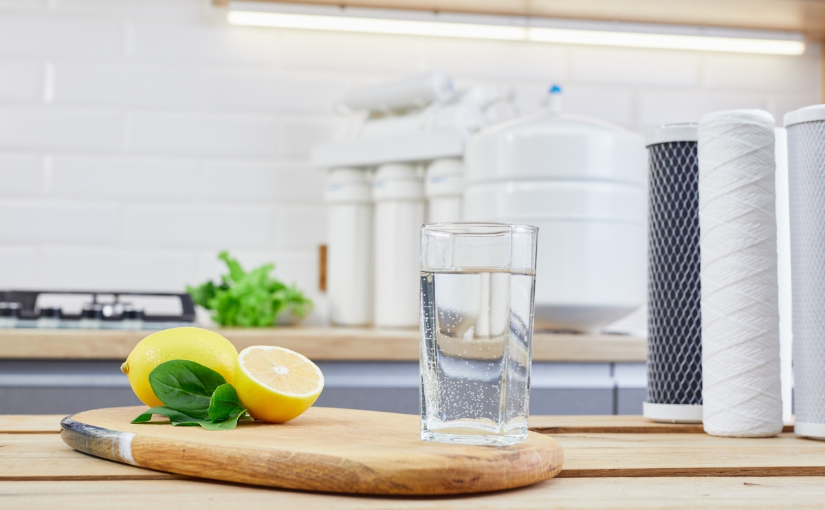 Agua Hidrogenada: Qué Es, Qué Beneficios  y En Qué se Diferencia del Agua Alcalina y Osmotizada